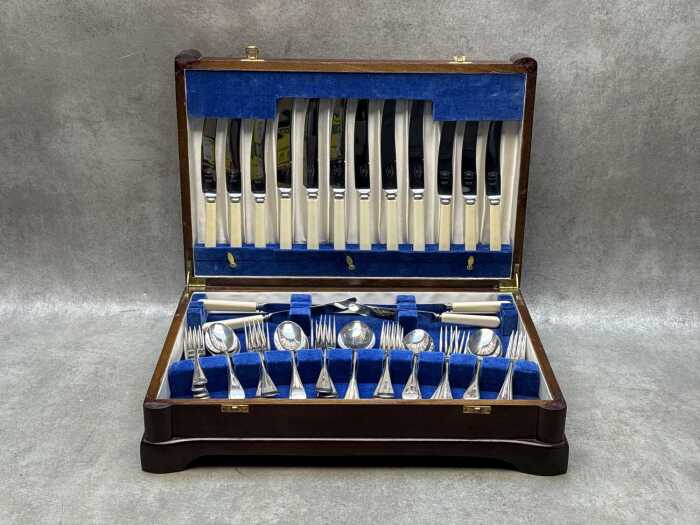 English cutlery canteen