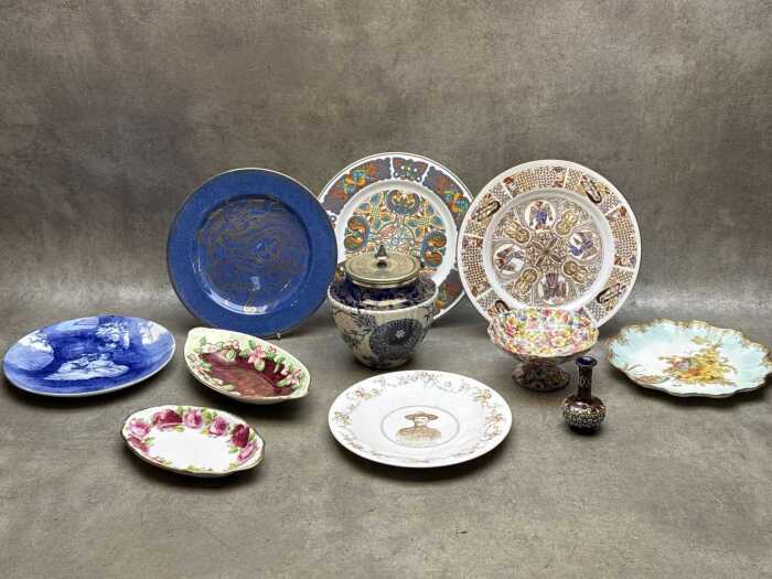 English porcelain, mainly antique, including Crown Devon, Wedgwood dragon cabinet plate