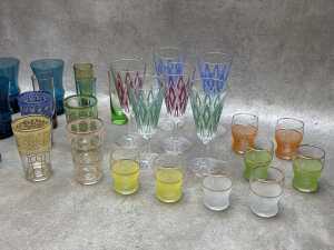Retro coloured drinkware sets including four piece applied silver liqueur decanter and glasses - 3
