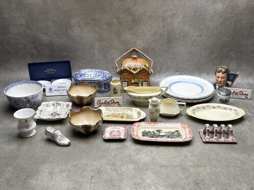 Assorted porcelain and ceramics, mainly English, including Royal Worcester dealer plaques