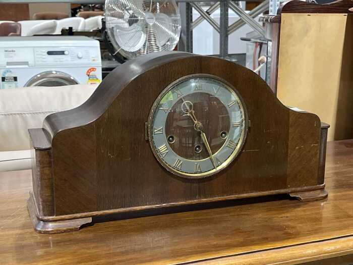 Urgos chiming mantel clock
