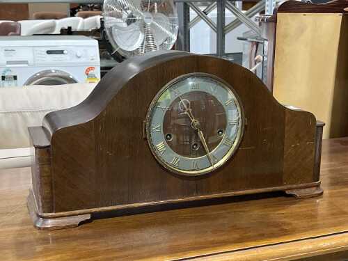 Urgos chiming mantel clock