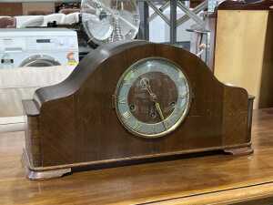 Urgos chiming mantel clock