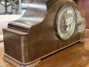 Urgos chiming mantel clock - 2