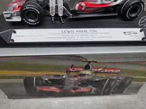 Hot Wheels Racing Vodafone McLaren Mercedes MP4-22 model car - 3