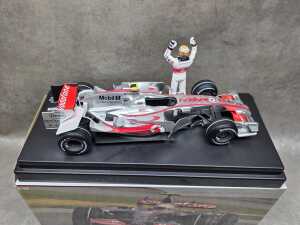 Hot Wheels Racing Vodafone McLaren Mercedes MP4-22 model car - 4