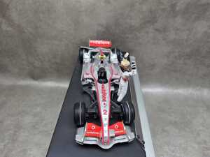 Hot Wheels Racing Vodafone McLaren Mercedes MP4-22 model car - 5