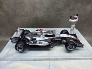 Hot wheels 2005 McLaren Mercedes 1:18 scale model car - 4