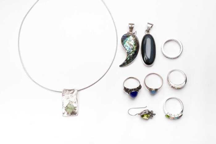 A collection of jewellery in sterling silver