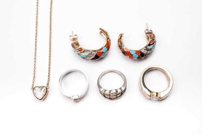 A collection of jewellery in sterling silver