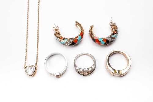 A collection of jewellery in sterling silver