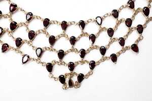 A garnet necklace in gold plated sterling silver - 2