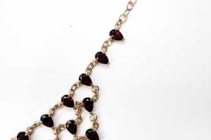 A garnet necklace in gold plated sterling silver - 3