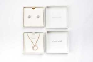 A pairs of Swarovski earrings and pendant - 5