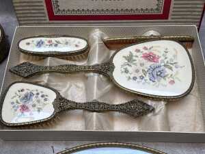 Dressing table items with silk embroidery - 3