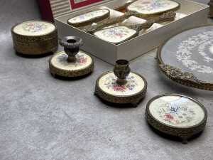 Dressing table items with silk embroidery - 4