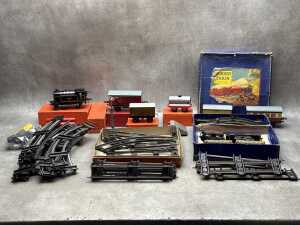 Collection of Hornby O scale clockwork model trains