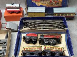 Collection of Hornby O scale clockwork model trains - 4