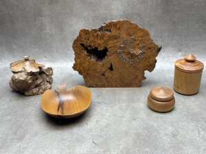 Assorted treen including mulga root clock and pen holder, etc