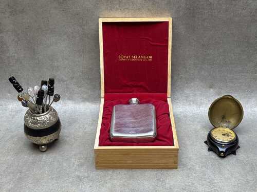 Assorted items / curios