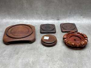 Five Chinese-style timber vase stands