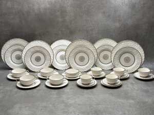 Alfred Meakin 'Gainsborough' porcelain part dinner setting