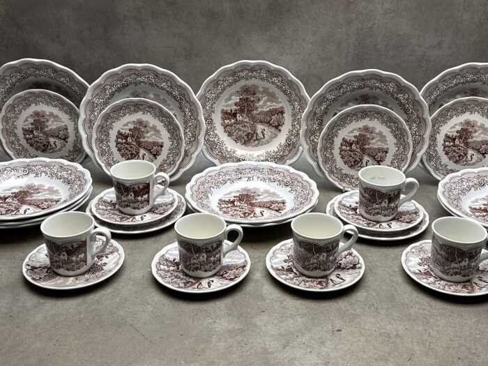 Italian 'English Landscape' ceramic dinner setting for six