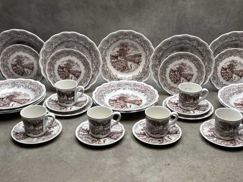 Italian 'English Landscape' ceramic dinner setting for six