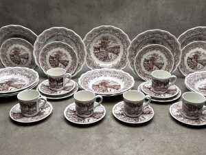Italian 'English Landscape' ceramic dinner setting for six