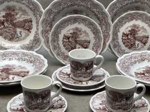 Italian 'English Landscape' ceramic dinner setting for six - 4