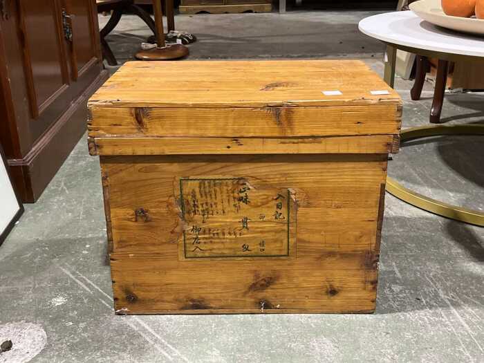 Chinese pine tea crate