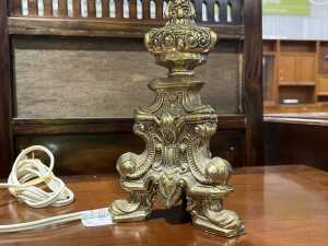 Baroque-style cast metal table lamp - 2