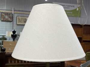 Baroque-style cast metal table lamp - 3