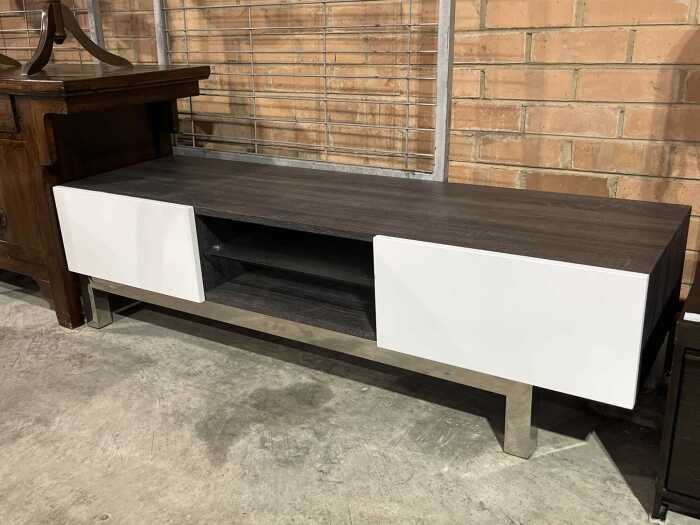 Modern entertainment unit