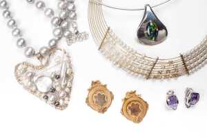 A collection of jewellery - 2