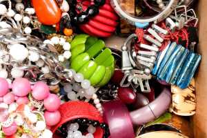 A large collection of costume jewellery and watches - 2