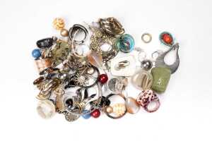 A large collection of costume jewellery and watches - 5