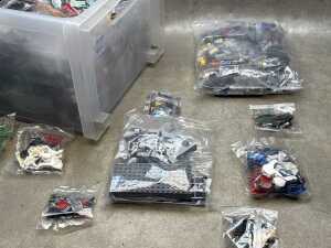 Assorted interlocking building blocks - 3