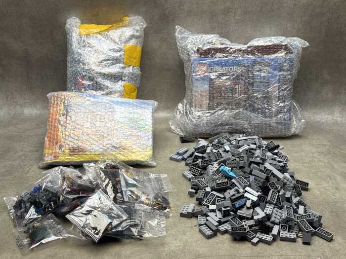 Assorted interlocking building blocks