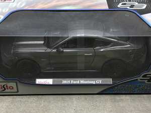 Four Maisto special edition 1:18 scale die-cast - 4