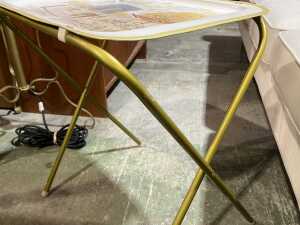 Retro tin folding 'TV' table with Parisian scene. - 3