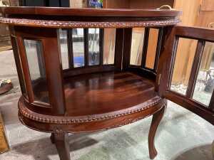 Victorian style oval mahogany drinks cabinet - 3
