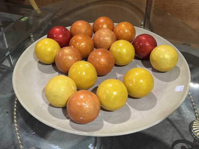 Brown resin centre piece bowl with decorative spheres