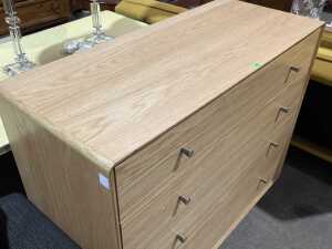 Modern chest of four drawers - 2