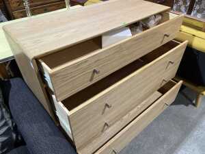 Modern chest of four drawers - 3