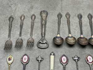 Australian pennies and assorted souvenir cutlery - 2
