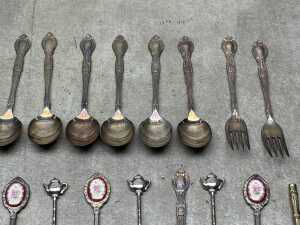 Australian pennies and assorted souvenir cutlery - 3