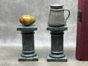 Decorative items, including a metronome - 3