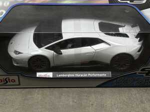 Four Maisto special edition 1:18 scale die-cast - 4