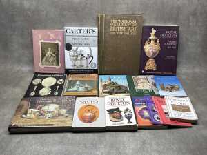 Books, mostly on antiques and collectables